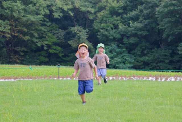 走る子ども