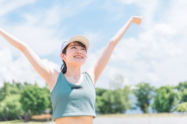 運動する女性